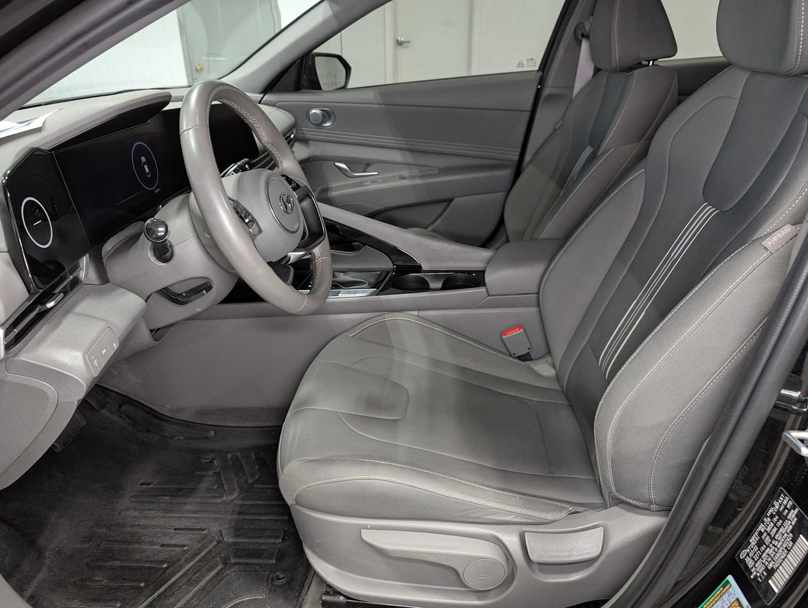 2023 Hyundai Elantra SEL photo 4