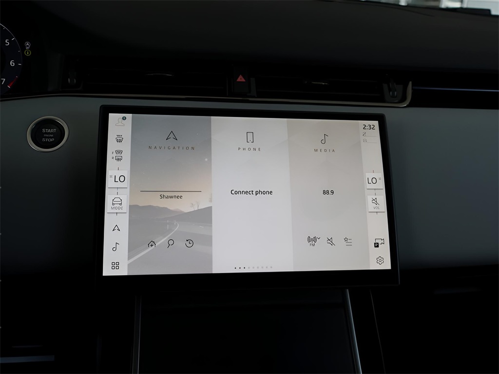 2026 Land Rover Range Rover Evoque Dynamic SE photo 18