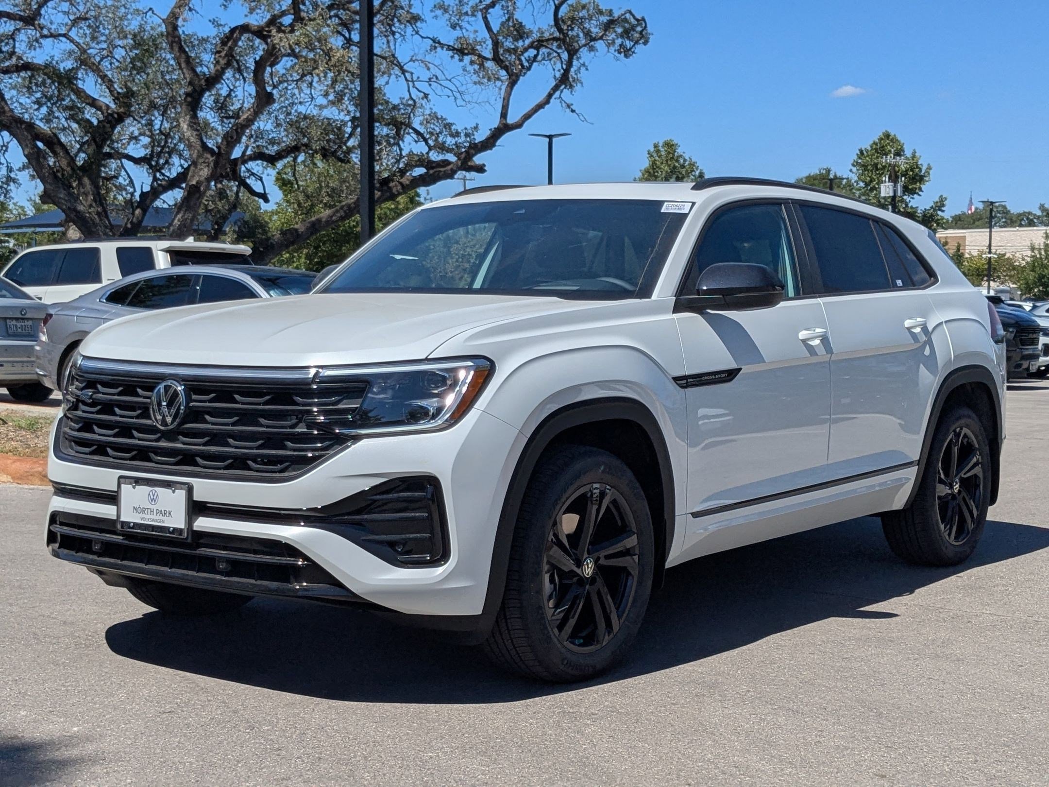 2026 Volkswagen Atlas Cross Sport SEL R-Line photo 4
