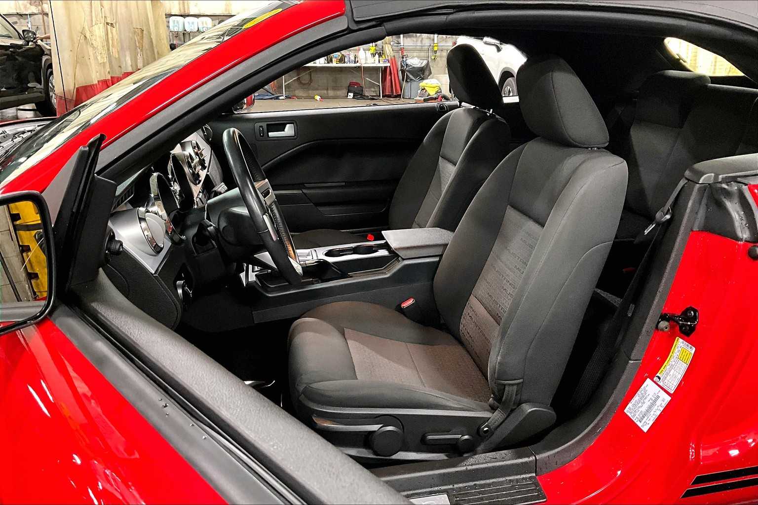 2006 Ford Mustang Convertible photo 7