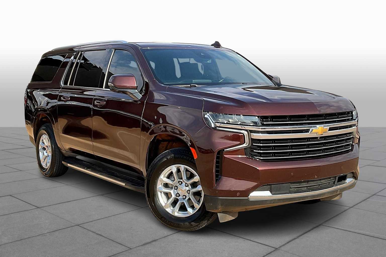 2023 Chevrolet Suburban LT photo 3