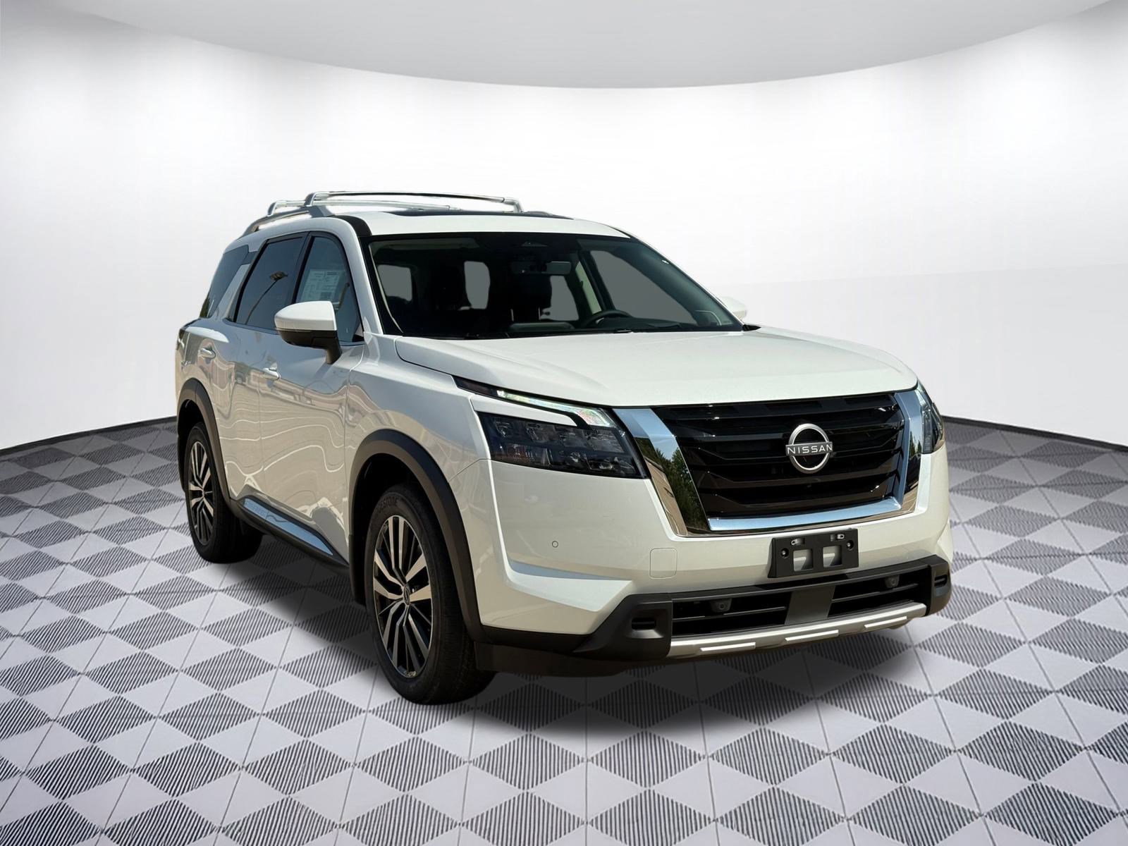 2025 Nissan Pathfinder Platinum photo 7