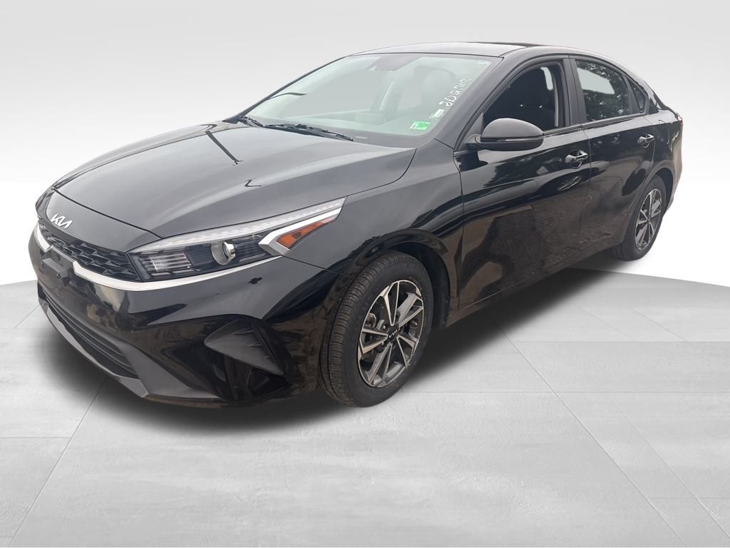 2023 Kia Forte LXS photo 2