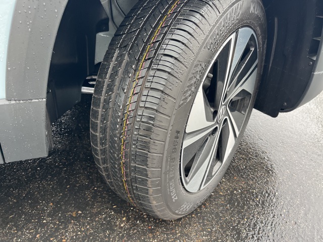 2025 Volkswagen Taos SE photo 25