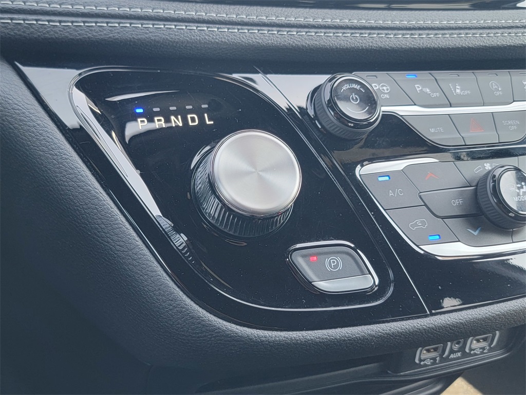 2024 Chrysler Pacifica Touring L photo 18