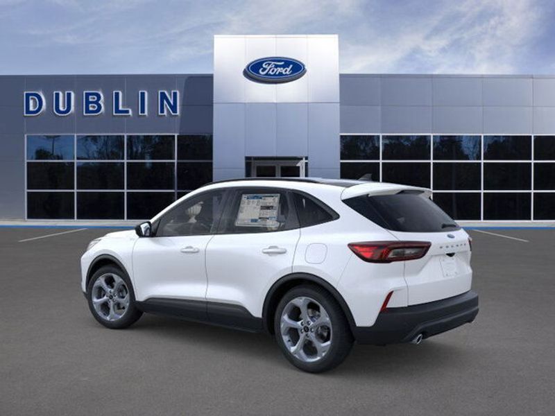 2026 Ford Escape ST-Line photo 4
