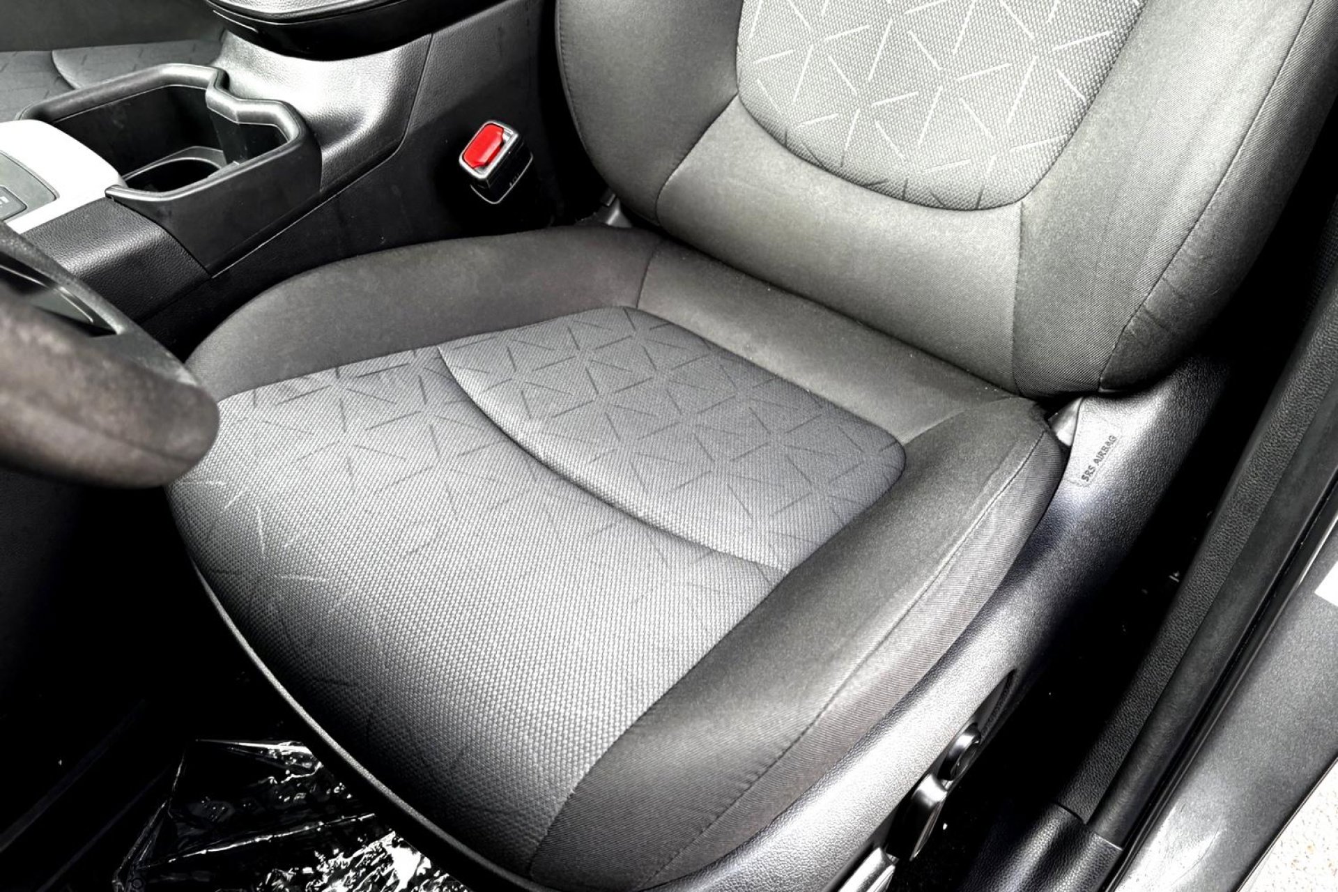 2022 Toyota RAV4 Hybrid XLE photo 9