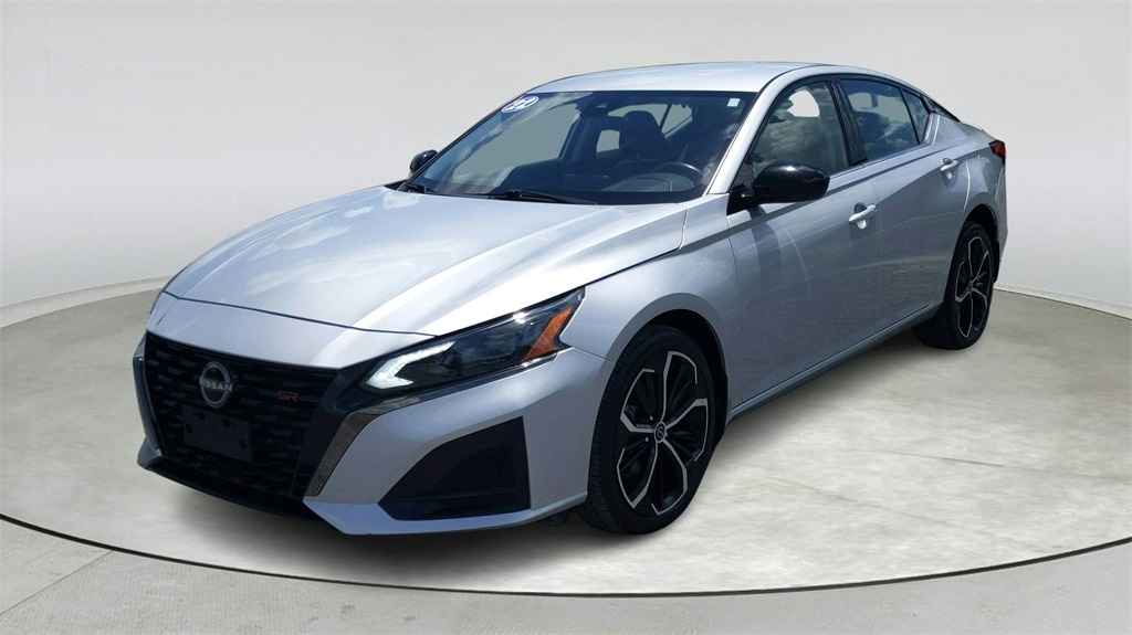 2023 Nissan Altima 2.5 SR photo 3