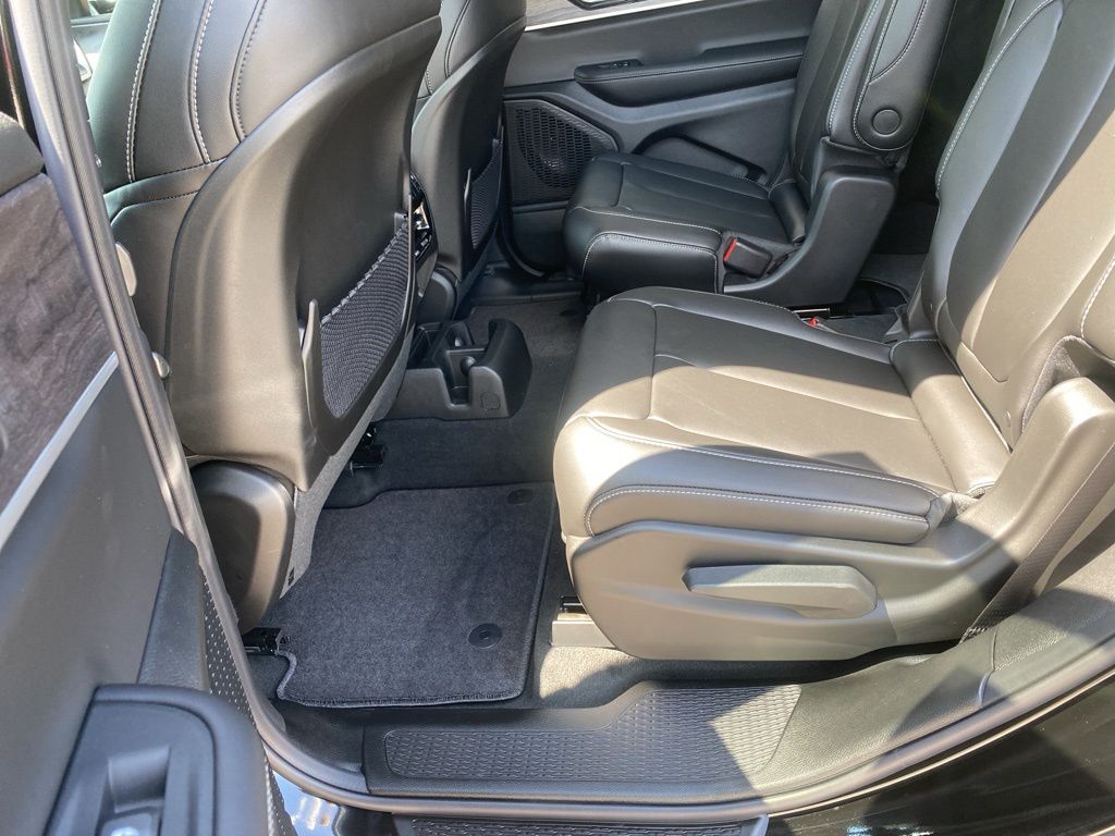 2025 Jeep Grand Cherokee Limited photo 18