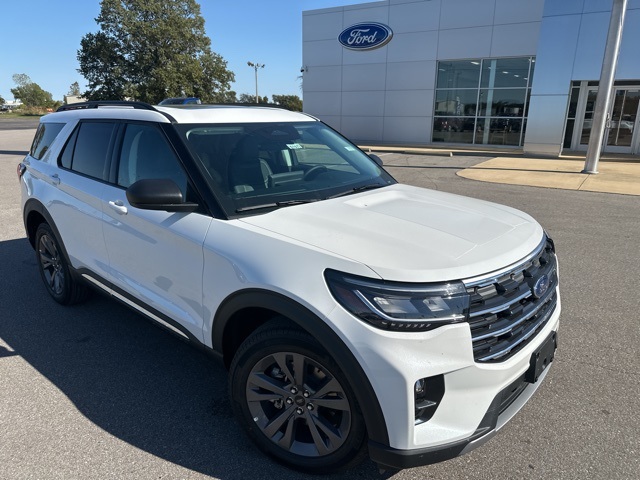 2025 Ford Explorer photo 4