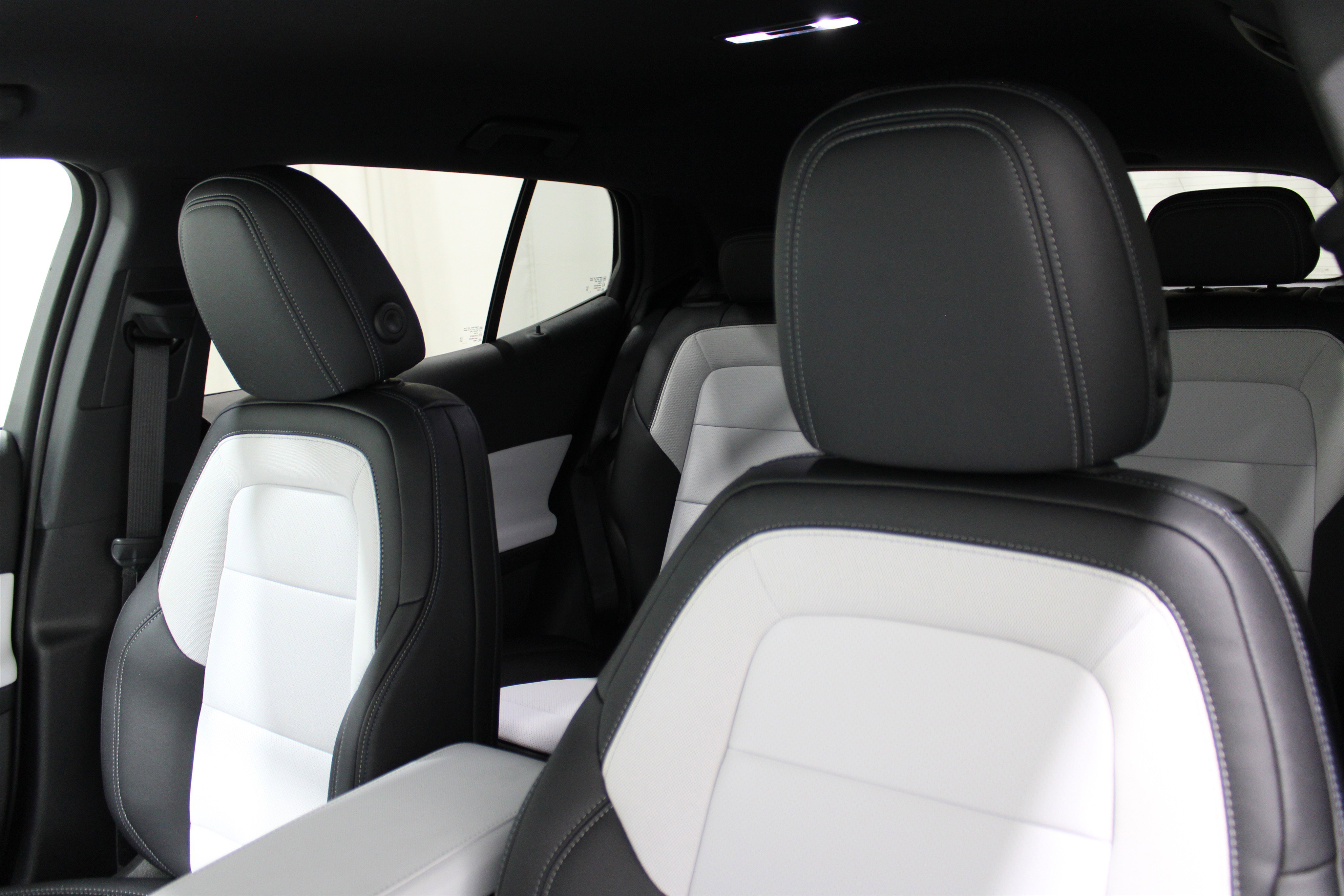 2026 Chevrolet Equinox EV LT photo 4