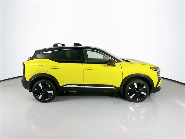 2025 Nissan Kicks SR photo 9