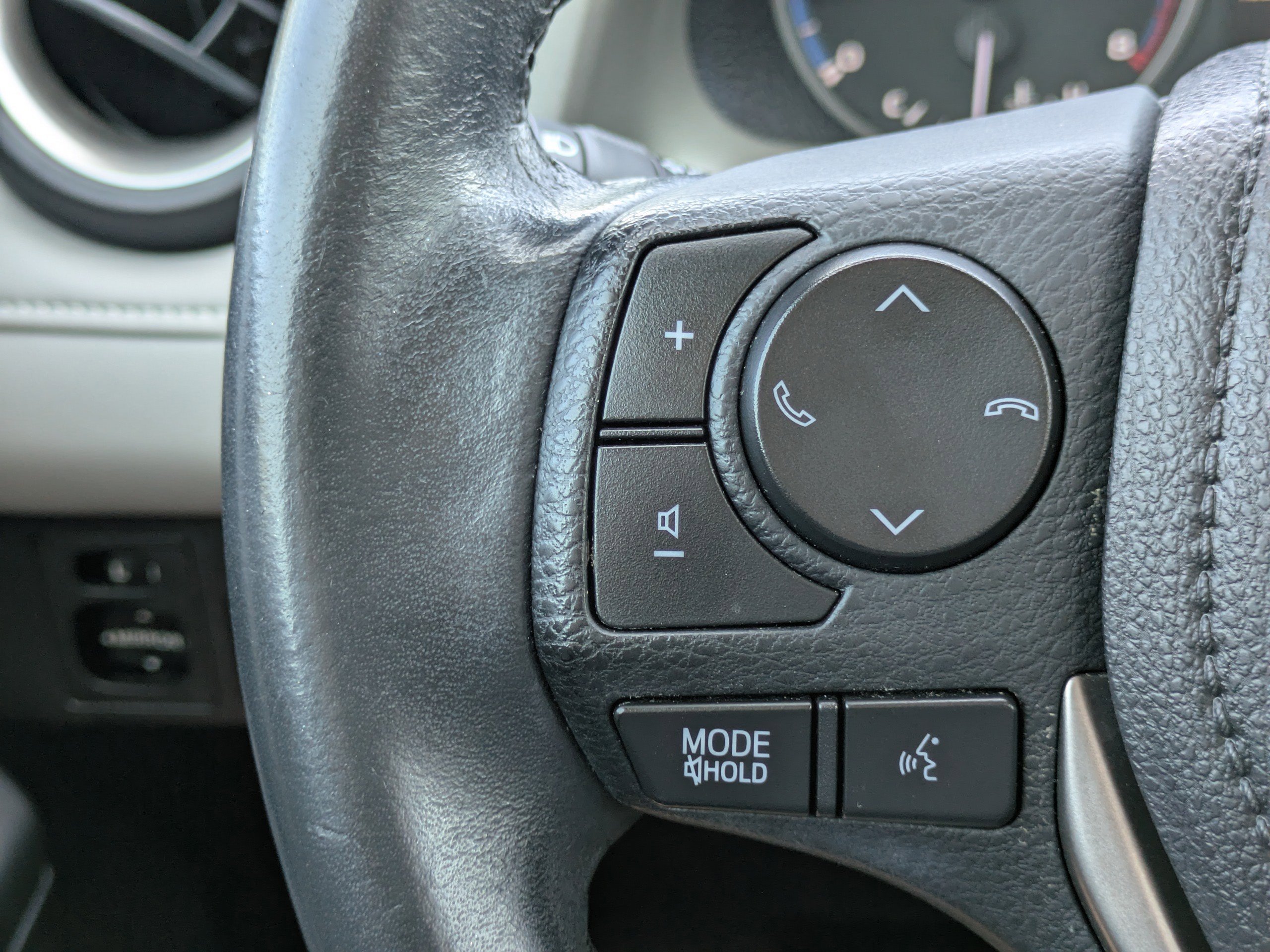 2018 Toyota RAV4 XLE photo 25