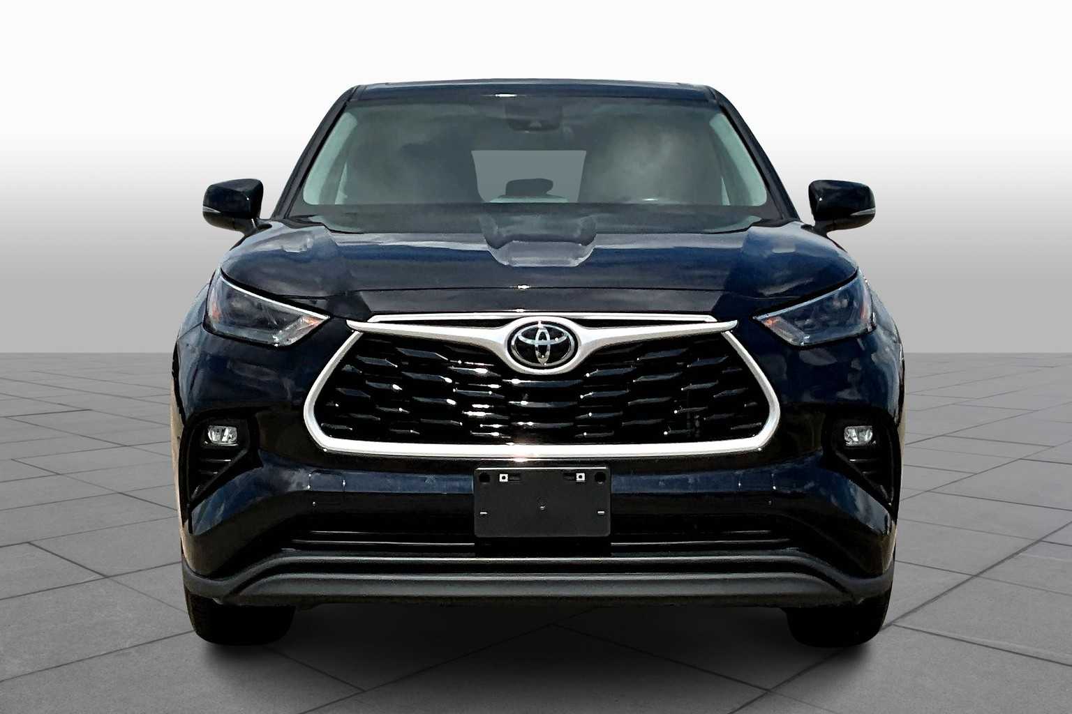 2024 Toyota Highlander LE photo 2