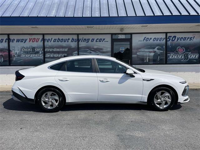 2025 Hyundai Sonata SE's photo