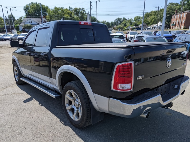 2017 Ram 1500 Laramie photo 4