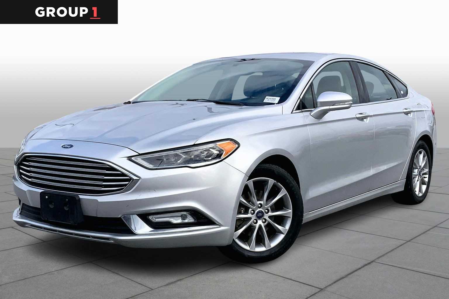 2017 Ford Fusion SE's photo