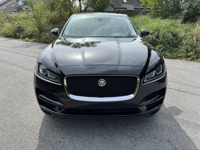 2020 Jaguar F-PACE Prestige photo 3