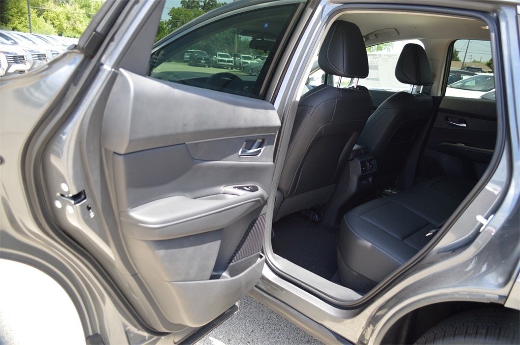 2025 Nissan Murano SV photo 16