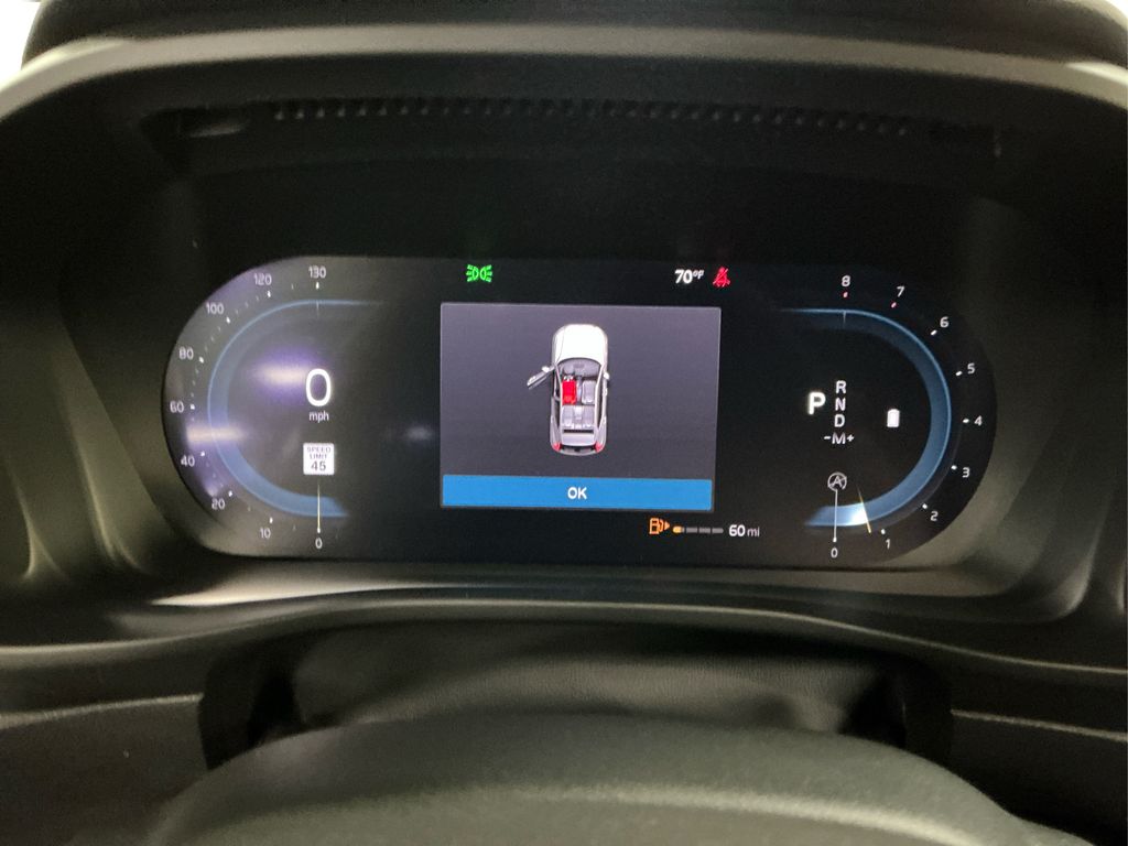 2023 Volvo XC40 Plus photo 11