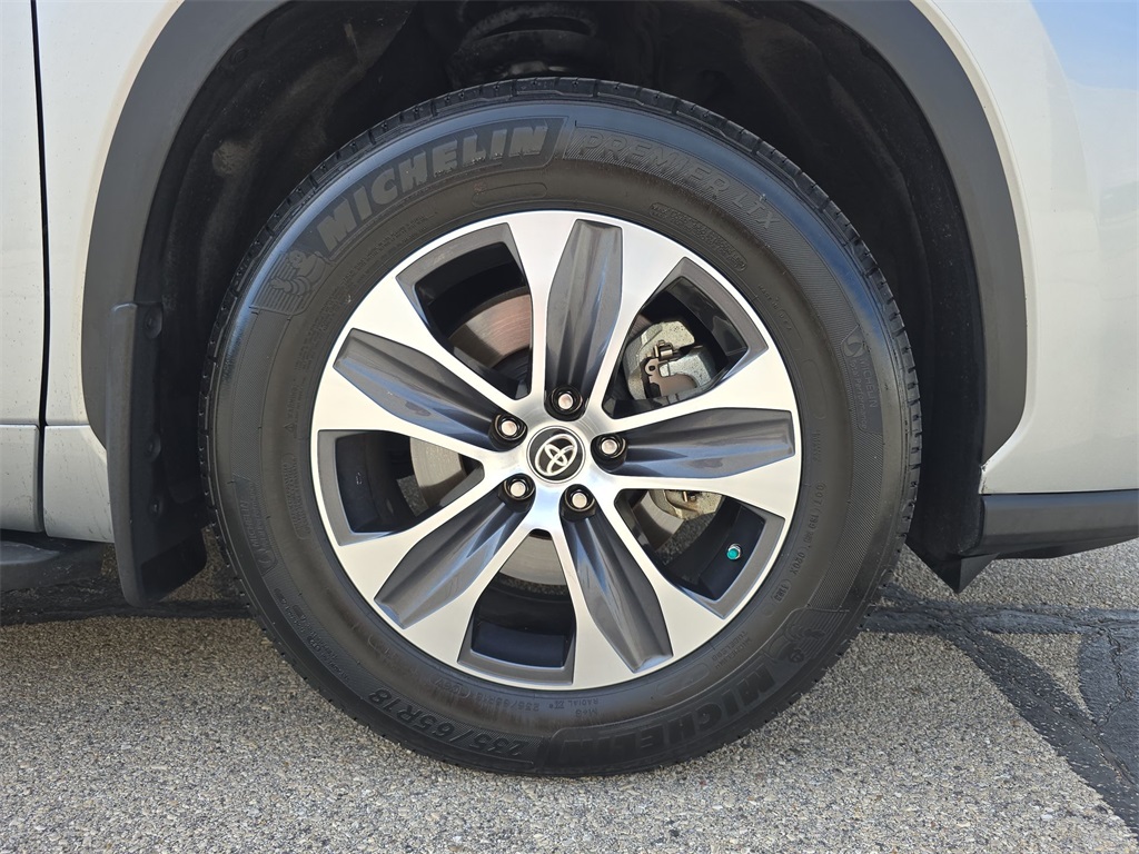 2023 Toyota Highlander XLE photo 40