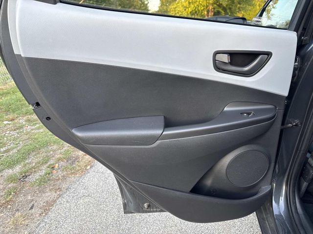 2020 Hyundai Kona SEL Plus photo 8