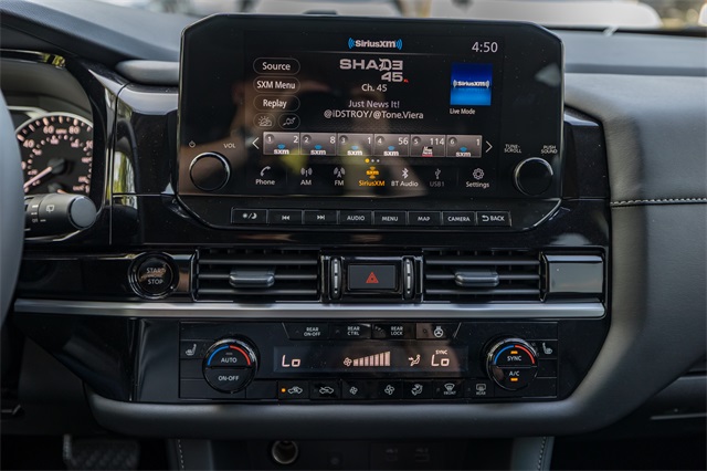 2025 Nissan Pathfinder SL photo 12