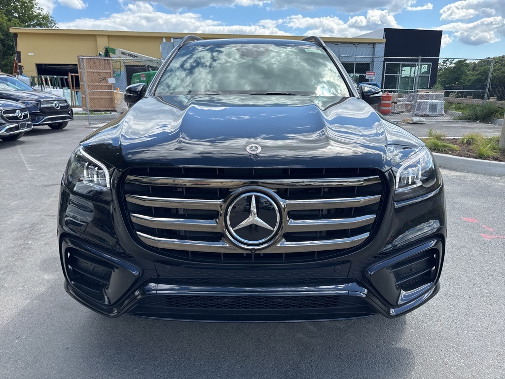 2025 Mercedes Benz GLS 450 4MATIC photo 2