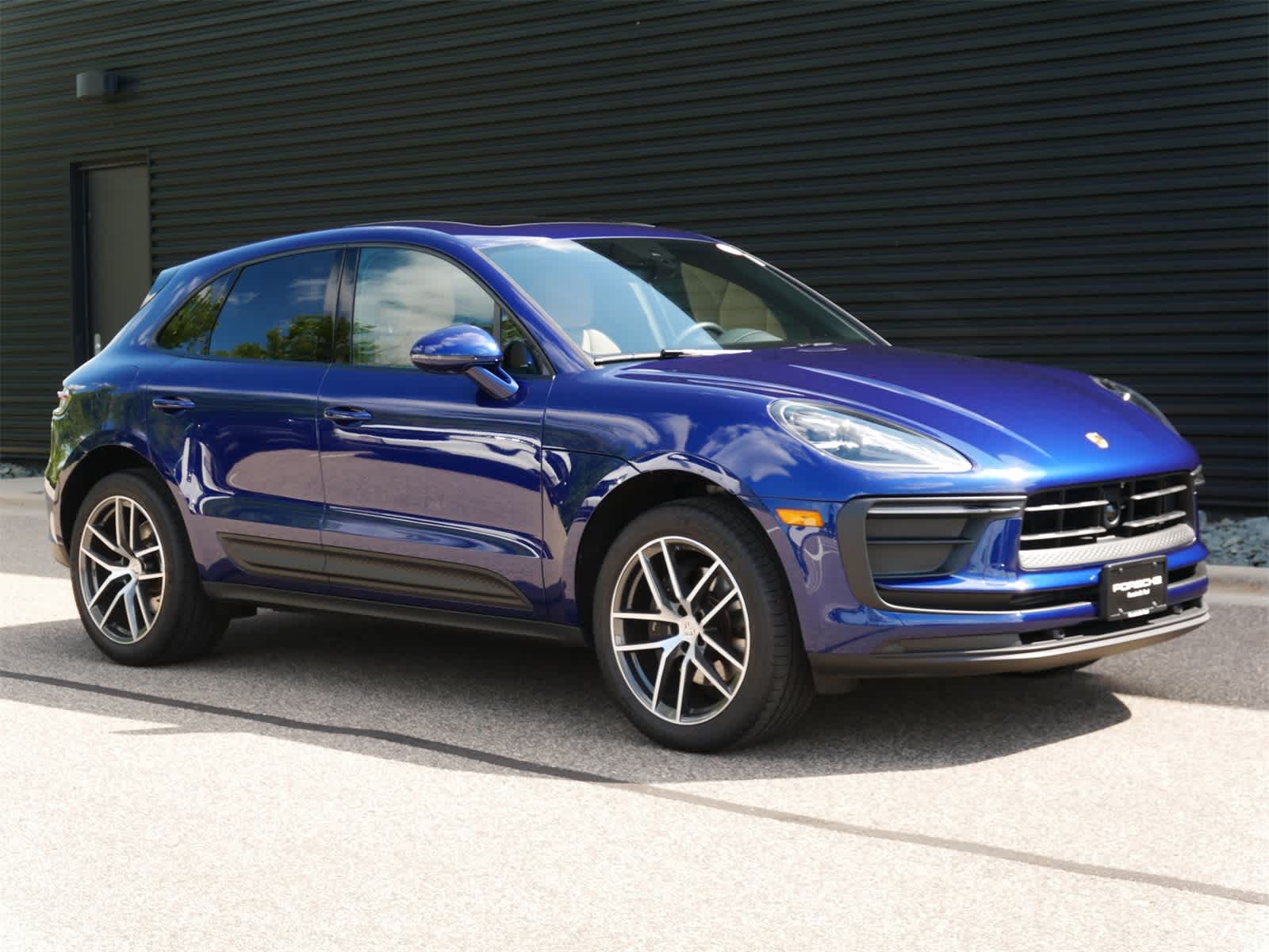 2025 Porsche Macan photo 23