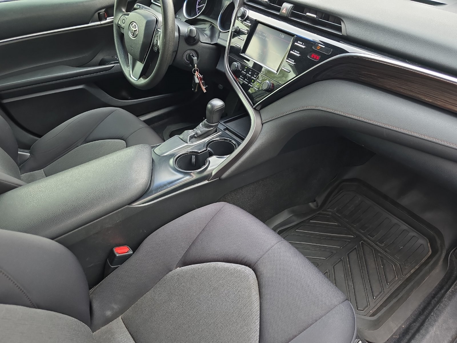 2018 Toyota Camry SE XLE photo 14