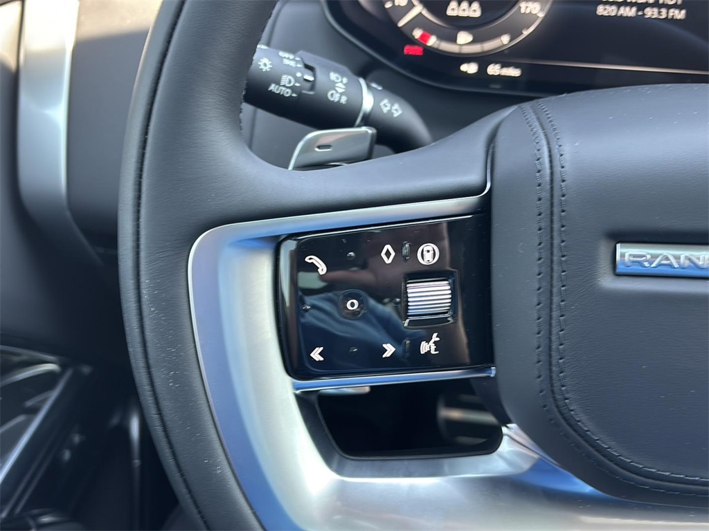2025 Land Rover Range Rover SE photo 21