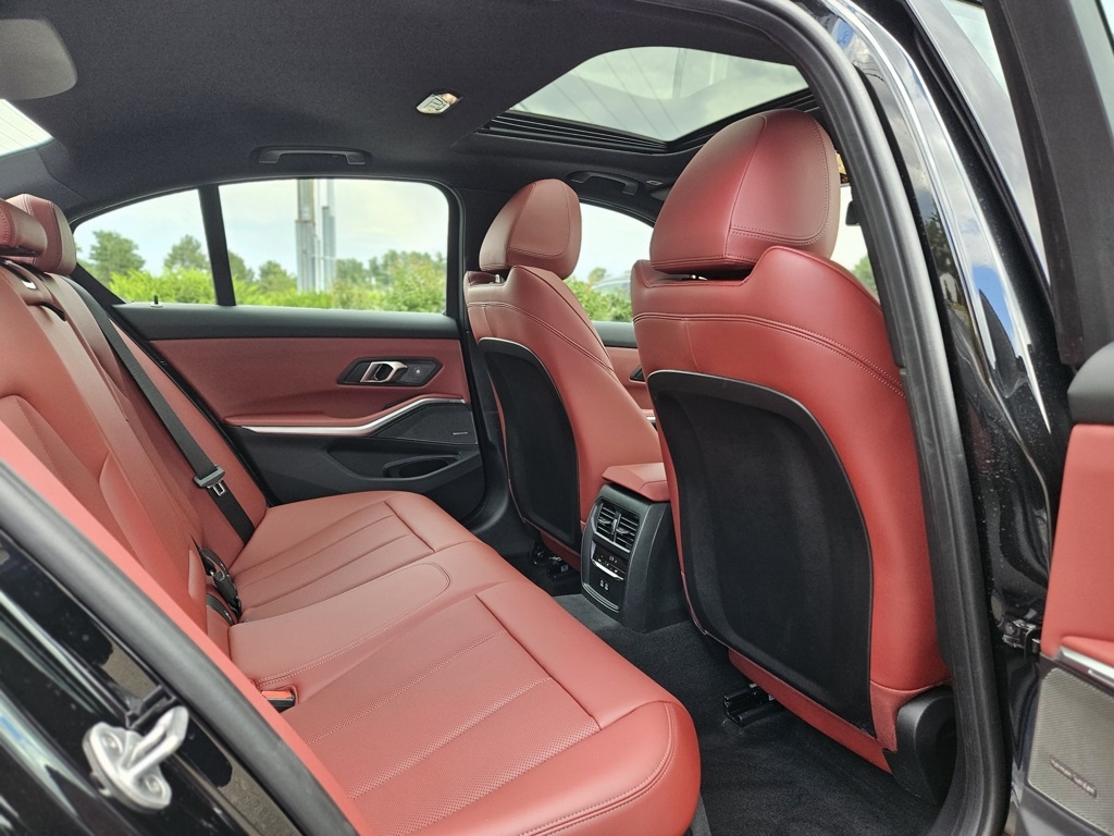 2025 Bmw 330i xDrive photo 18