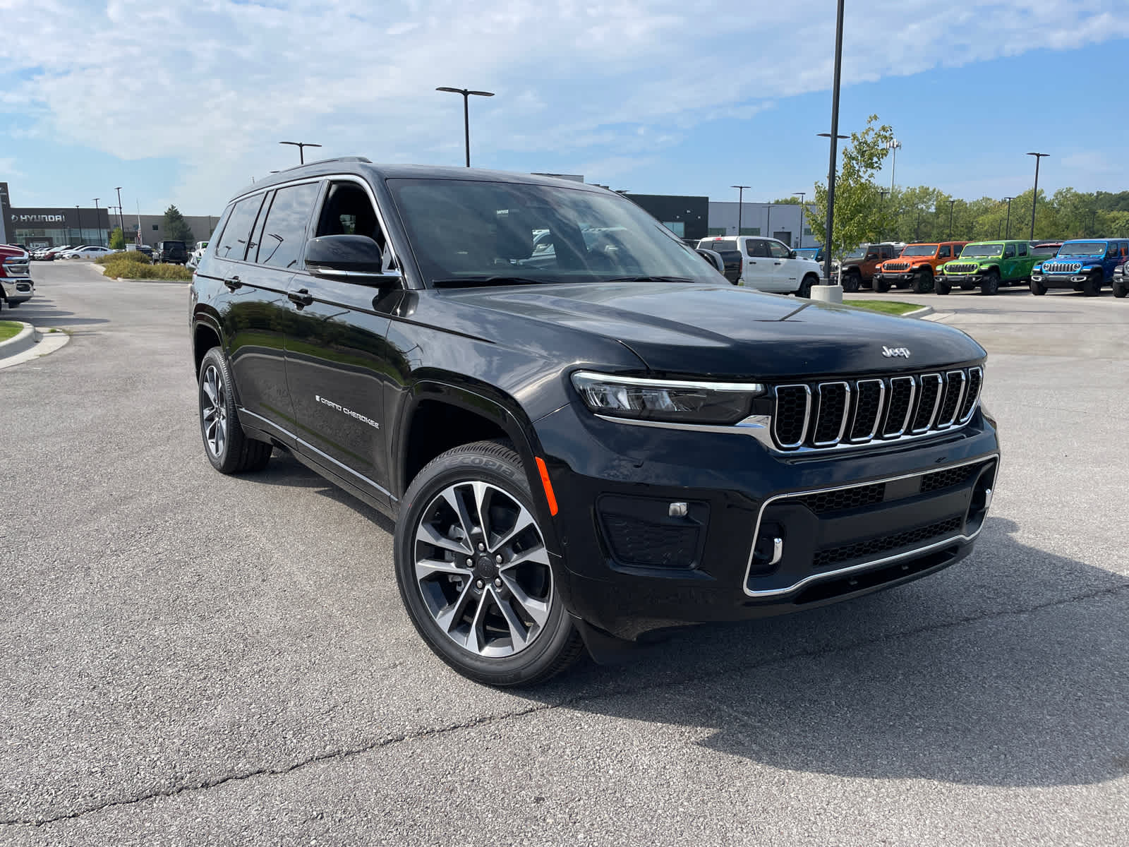 2025 Jeep Grand Cherokee Overland photo 2