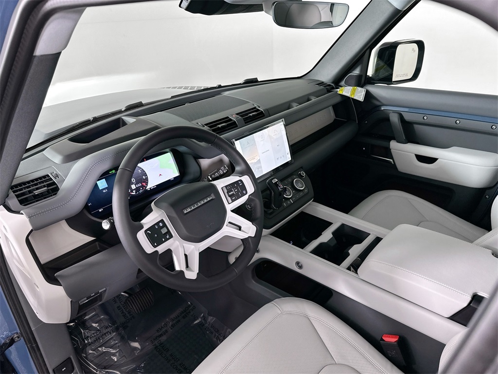 2025 Land Rover Defender 110 X-Dynamic SE photo 9