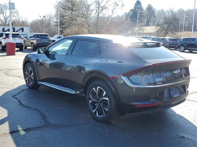 2022 Kia EV6 Wind photo 4