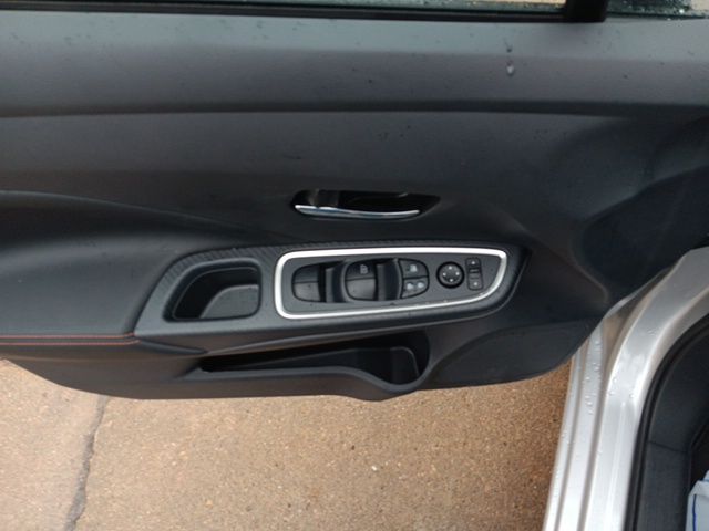 2025 Nissan Versa 1.6 SR photo 20