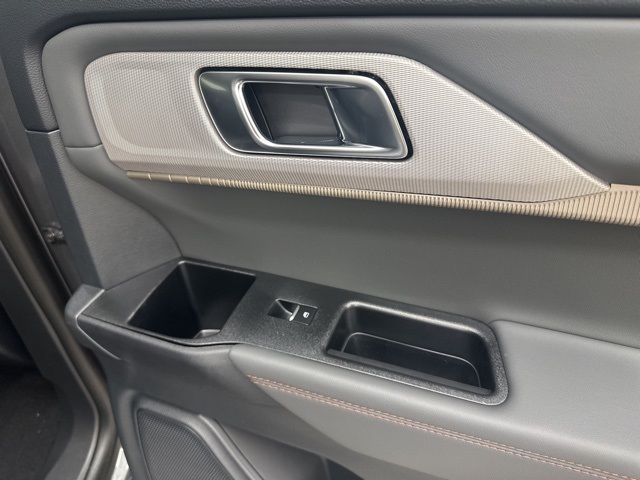 2025 Ford Explorer photo 28