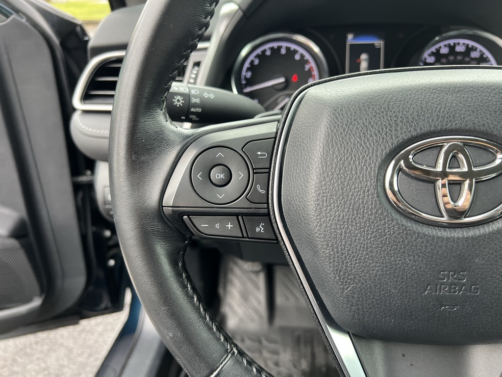 2020 Toyota Camry SE photo 15