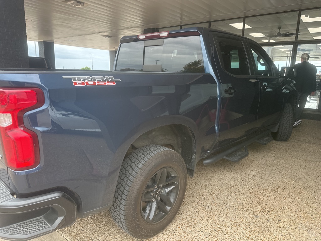2021 Chevrolet Silverado 1500 LT Trail Boss photo 3