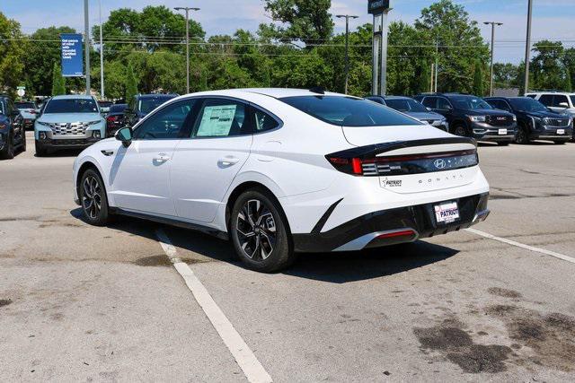 New 2025 White Hyundai SEL image 3