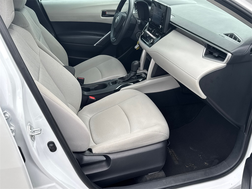 2022 Toyota Corolla Cross L photo 12