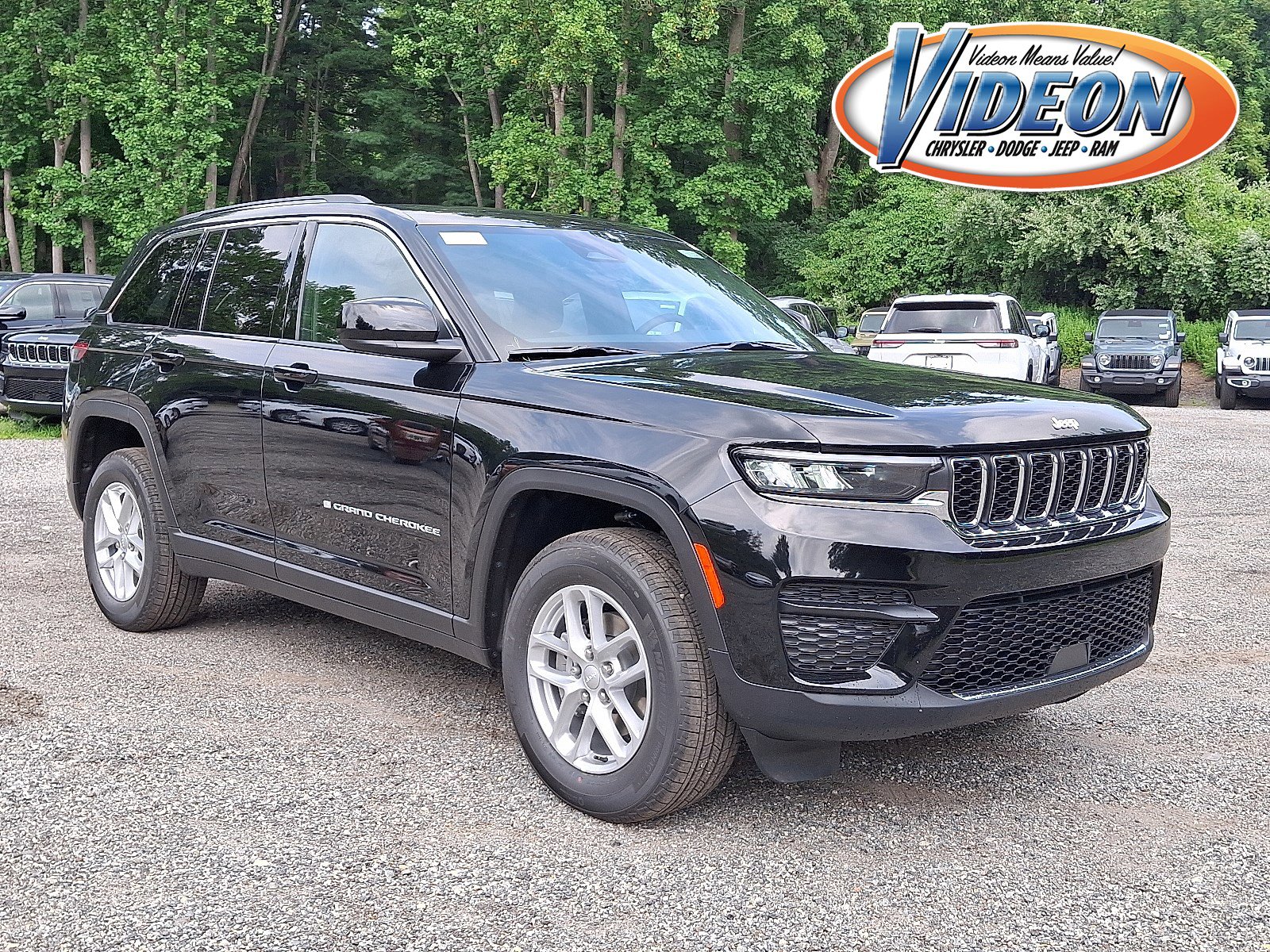 2025 Jeep Grand Cherokee Laredo's photo