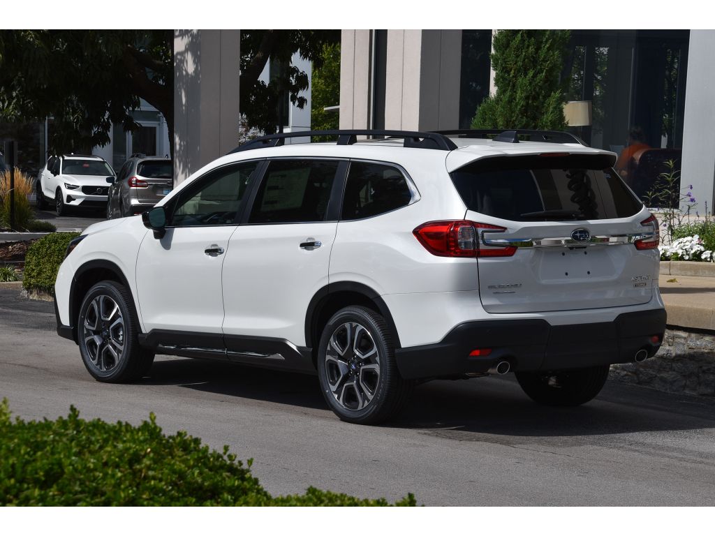 2025 Subaru Ascent Touring photo 4