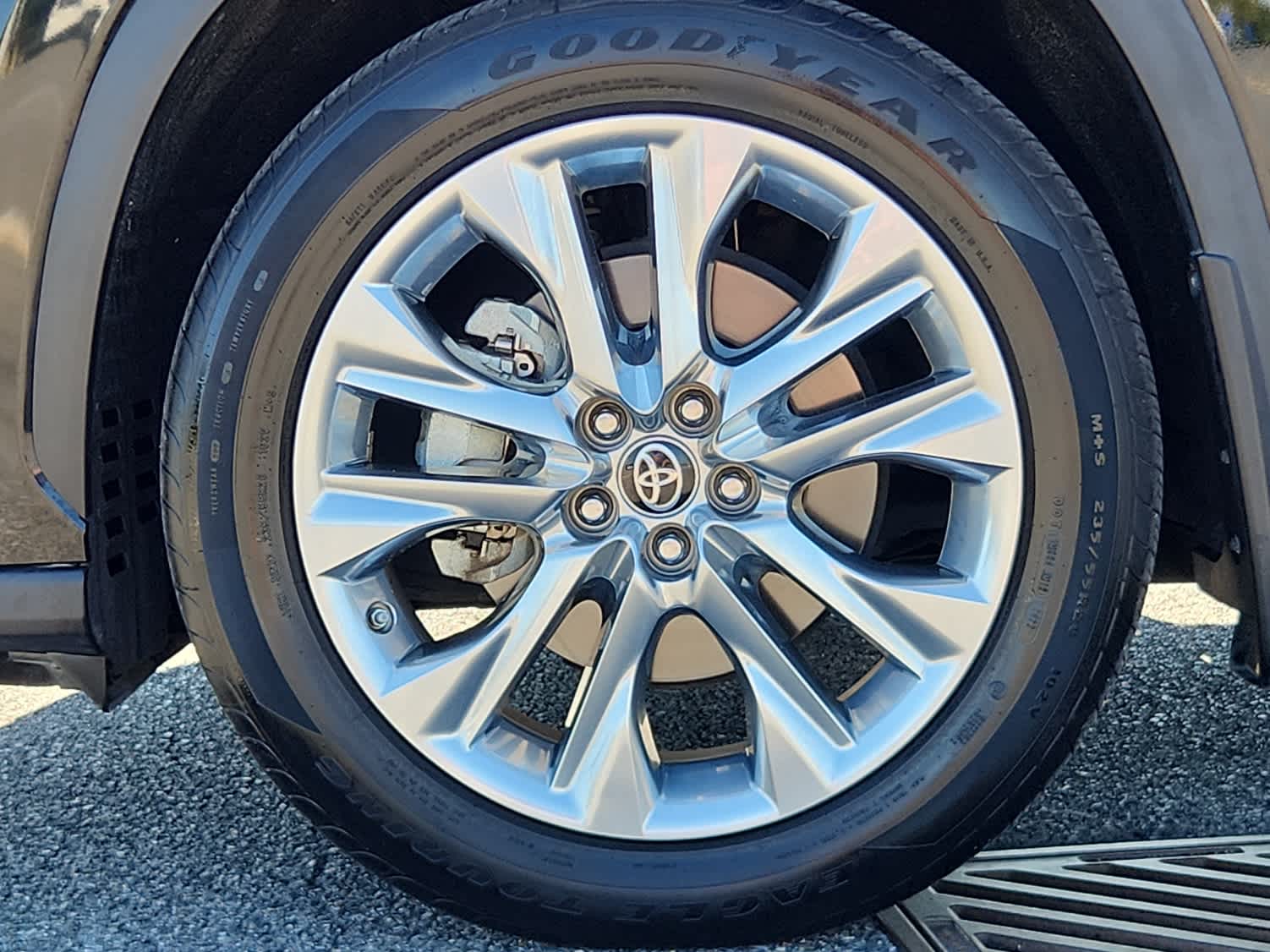 2023 Toyota Highlander Limited photo 5