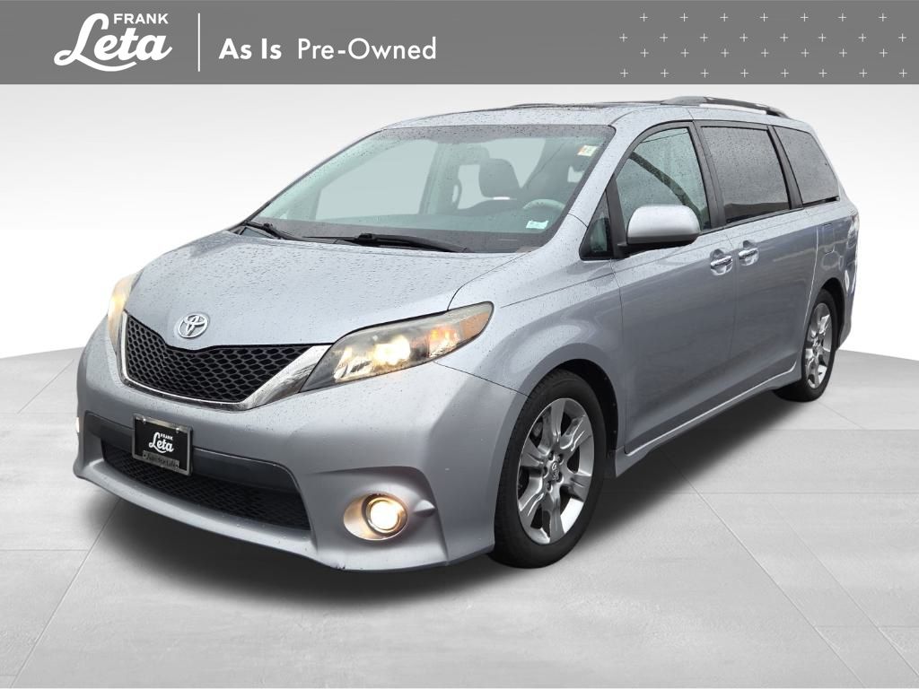 2013 Toyota Sienna SE's photo