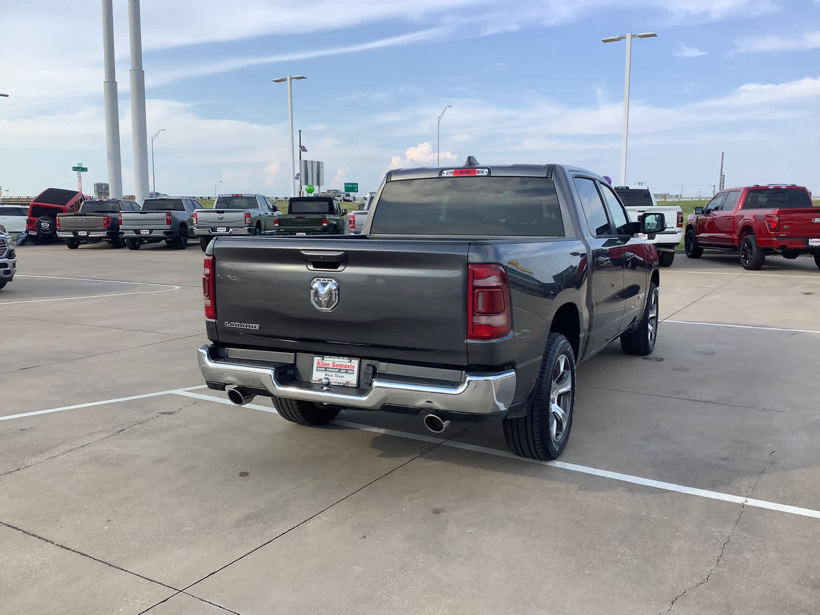 2024 Ram 1500 Laramie photo 4