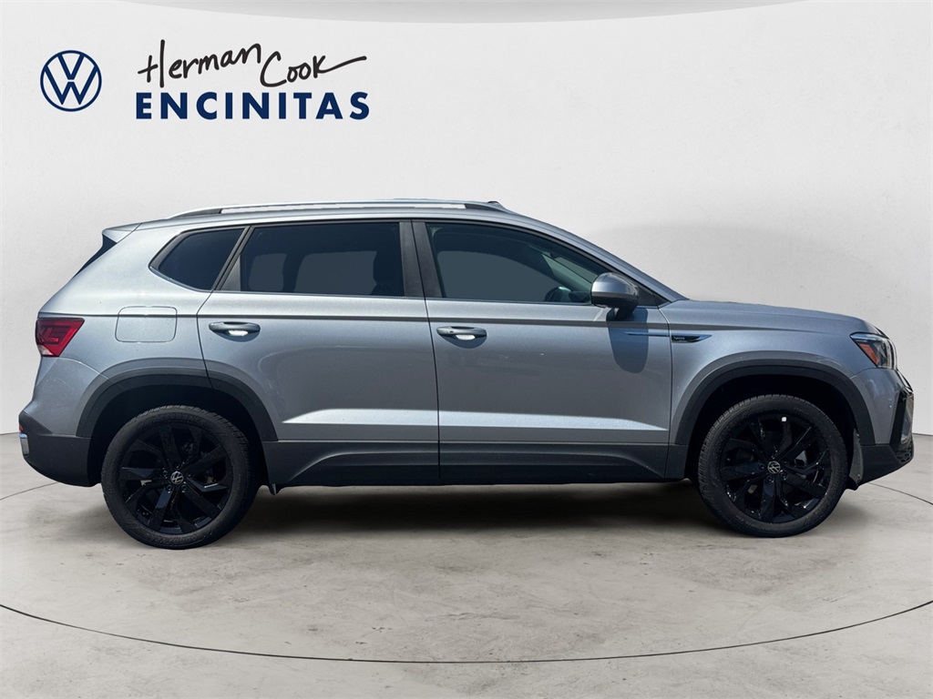 2024 Volkswagen Taos SE photo 5