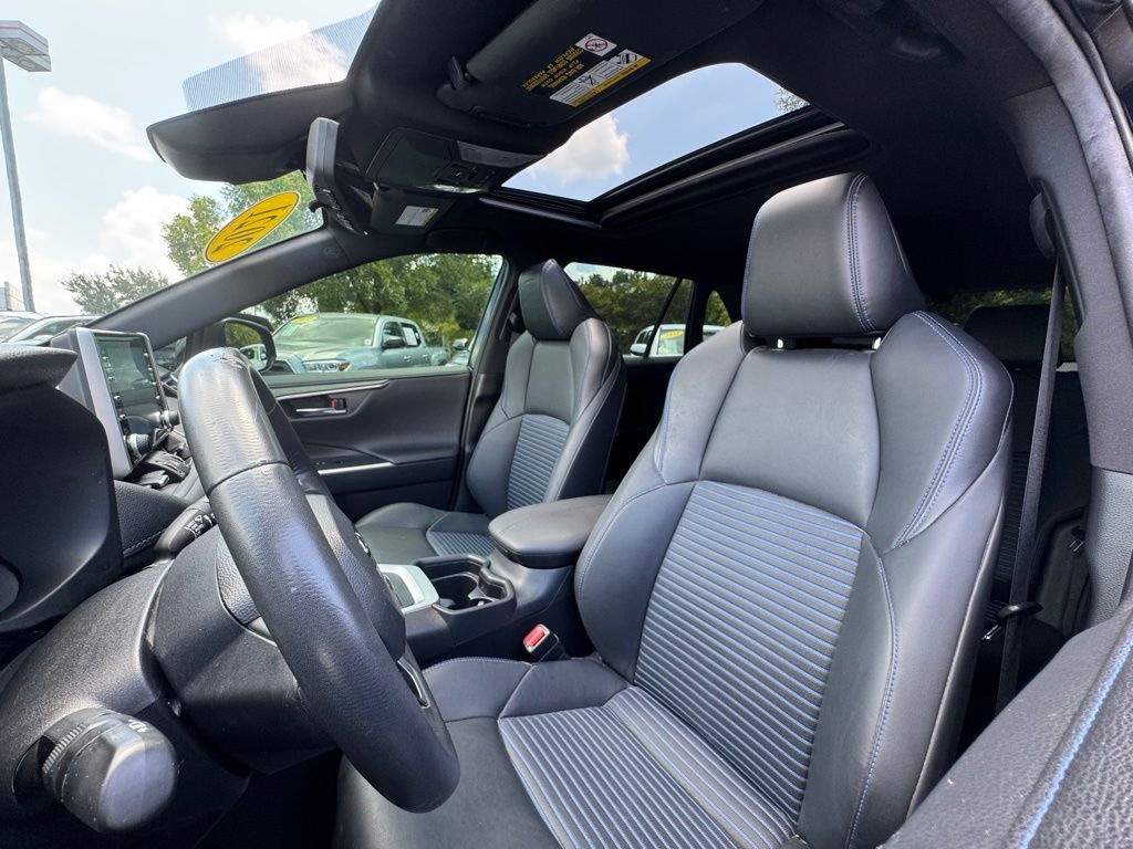 2021 Toyota RAV4 Hybrid XSE photo 18