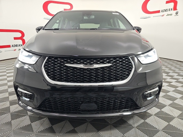 2026 Chrysler Pacifica photo 2