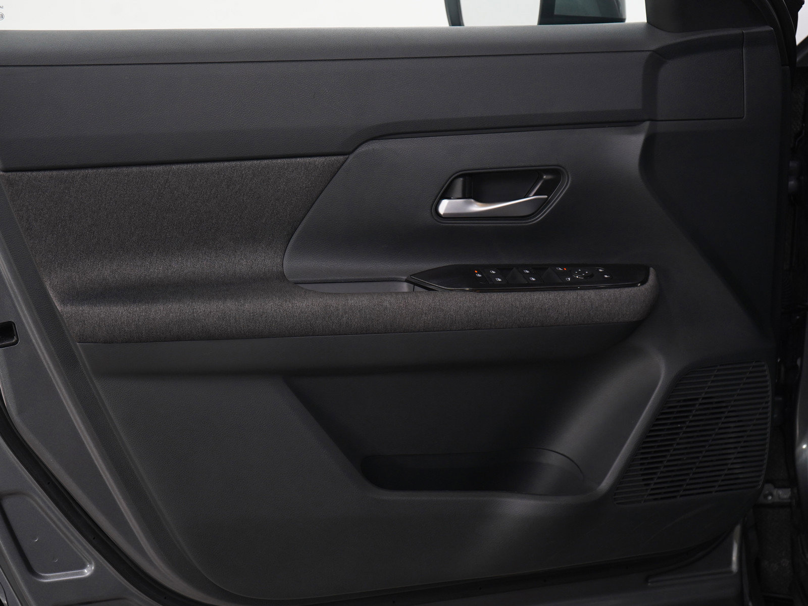 2025 Nissan Kicks SV photo 13